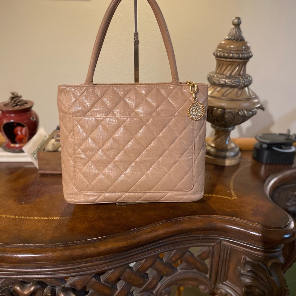 Chanel Tan/Taupe Caviar leather (vintage) Medallion Tote: Gold Hardware-COA - Picture 2 of 11